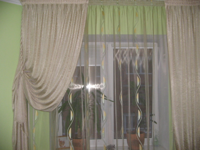 Шторы в детскую в салатовом тоне