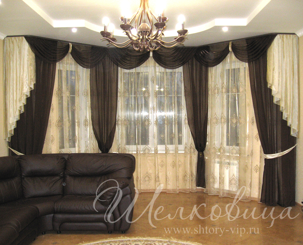 Шторы в эркер гостиной