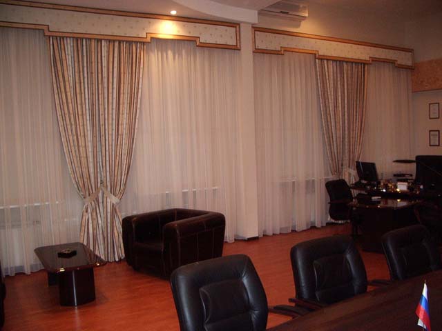 Шторы для конференц-зала с ламбрекеном