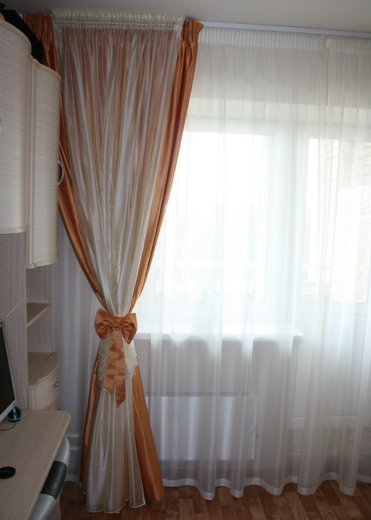 Оригинальные шторы в детскую с бантом