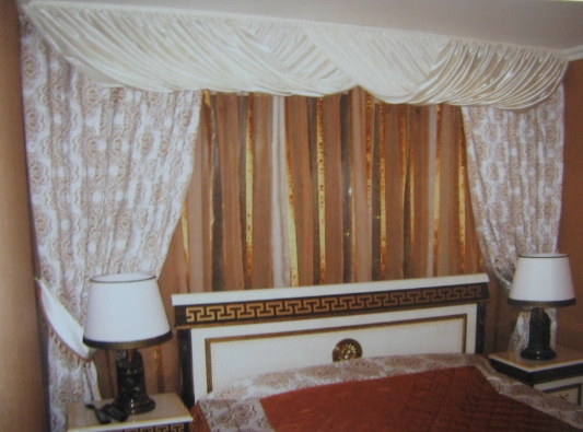 Оригинальные шторы с ламбрекеном в спальню