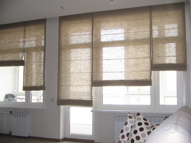 Римские шторы в гостиную