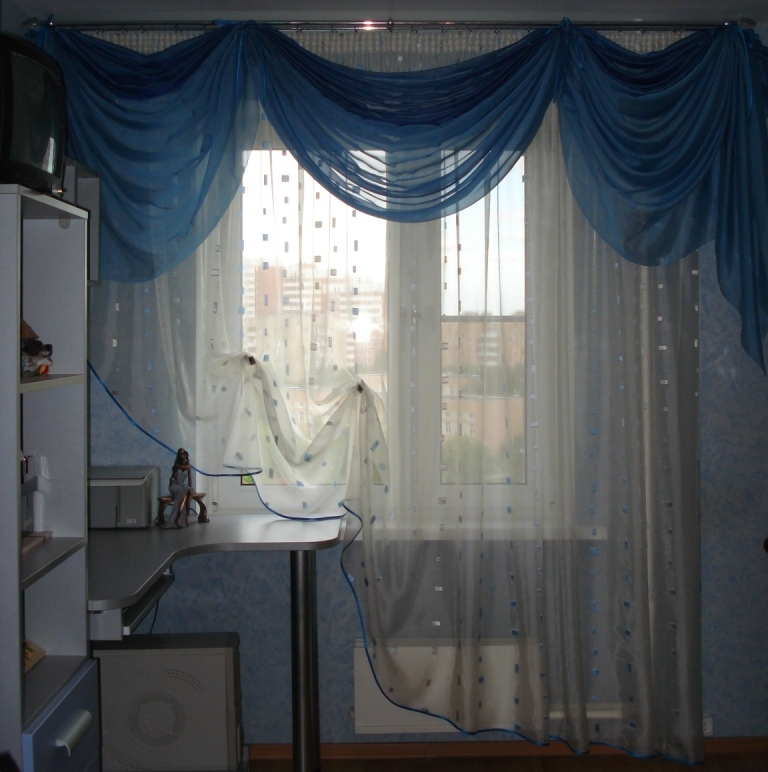 Шторы на кухню с ламбрекеном