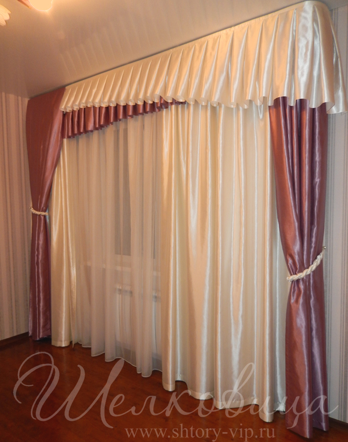 Шторы с ламбрекеном в гостевую
